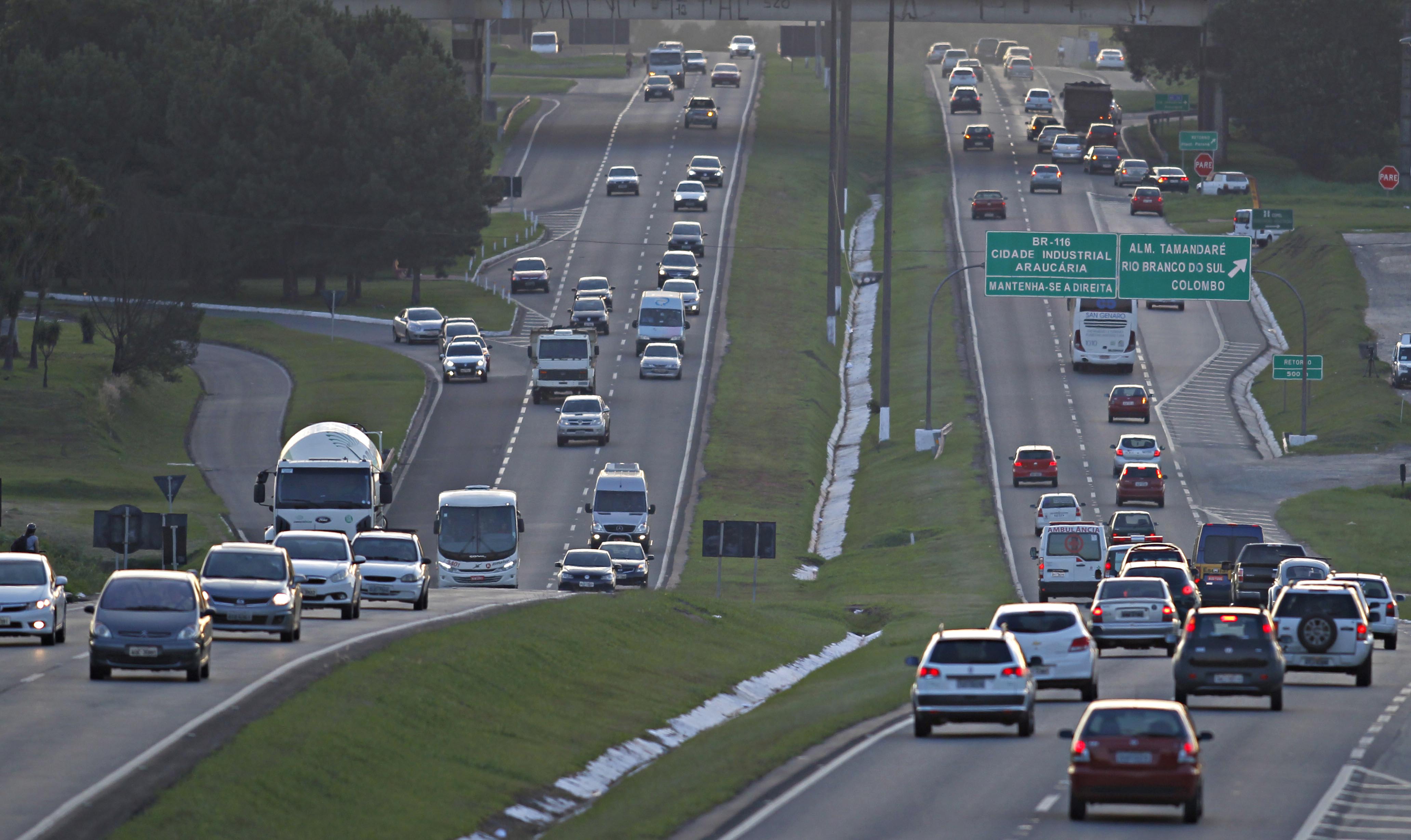 Movimento deve ser 20% maior do que nos outros dias segundo a Polícia Rodoviária Federal | Jonathan Campos/Gazeta do Povo