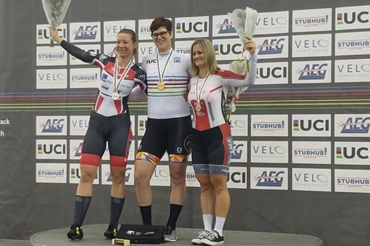 Rachel McKinnon (ao centro), representando o Canadá, superou Carolien Van Herrikhuyzen, da Holanda, e a ciclista americana Jennifer Wagner | Reprodução