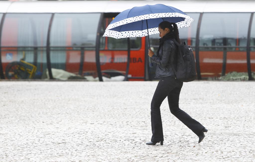 Chuva que chega nesta quarta-feira deve se estender até o feriado de Finados. | Aniele Nascimento/Gazeta do Povo