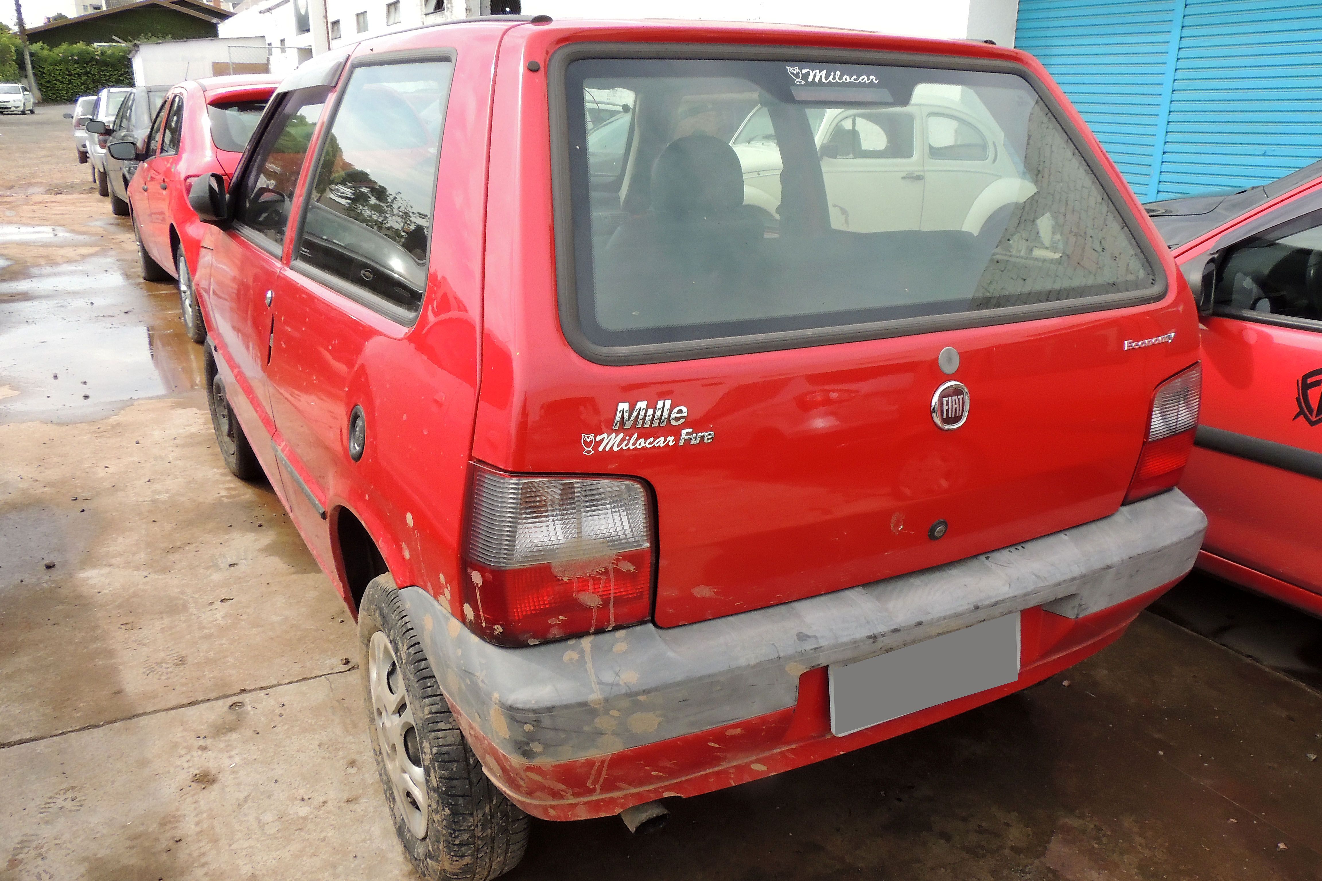 Fiat Uno que vale R$ 18 mil tem R$ 77,7 mil em multas e impostos atrasados. | Valdecir Galor/SMCS
