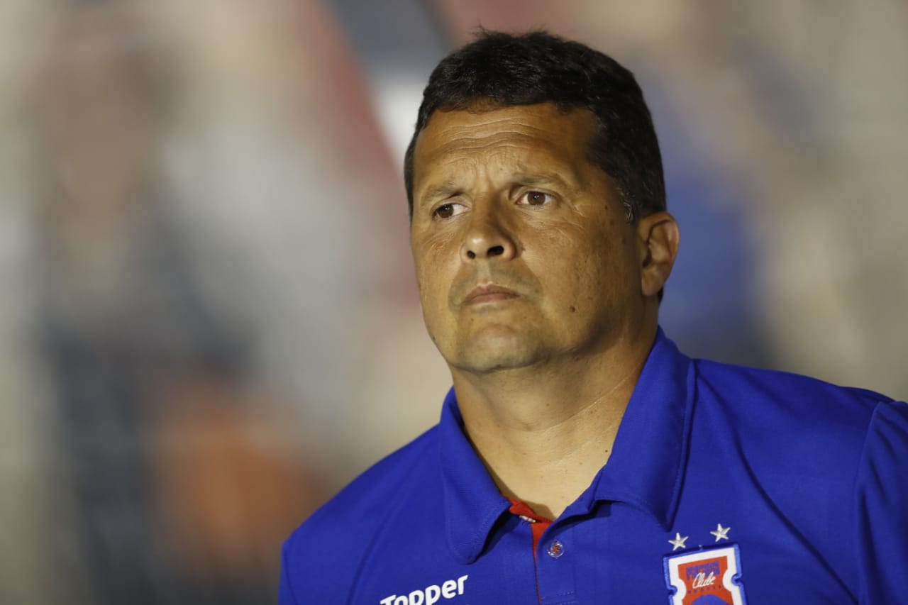 Claudinei Oliveira, técnico do Paraná. | Marcelo Andrade/Gazeta do Povo