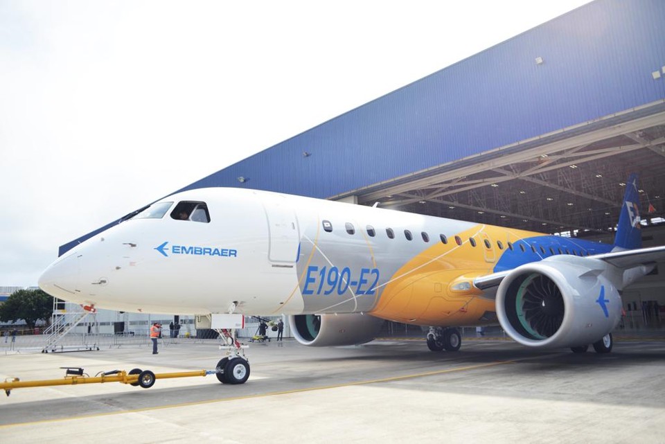 Um dos aviões mais recentes da Embraer, o E190-E2. | EMBRAER/DIVULGAÇÃO