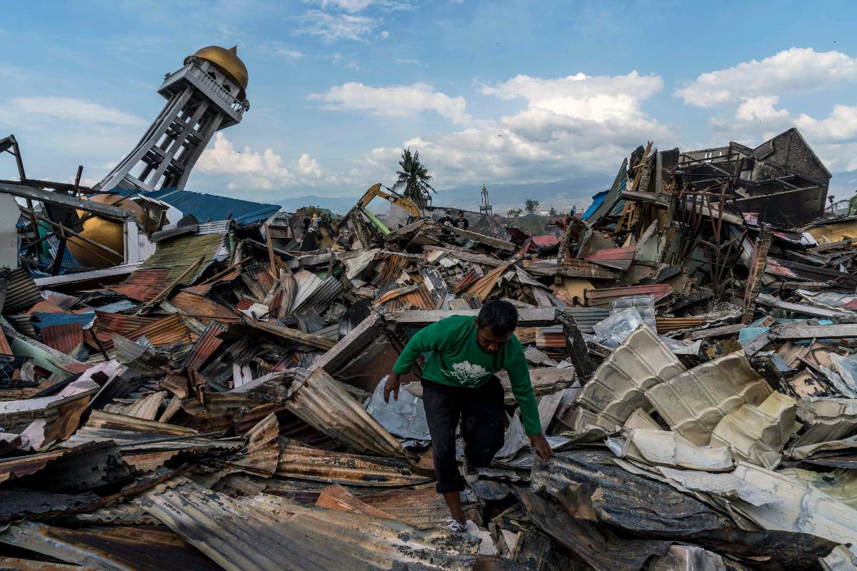 Bairros inteiros de Palu, na Indonésia, conseguiram escapar dos impactos do forte terremoto que atingiu no dia 28, mas não resistiram à liquefação, o súbito amolecimento do solo | ADAM DEAN/NYT