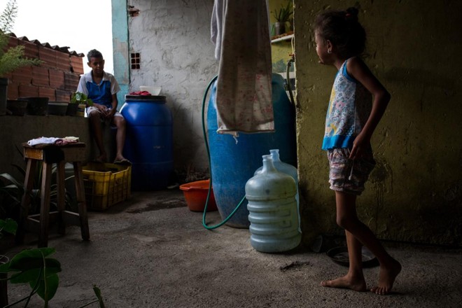 A pobreza e a grave falta de abastecimento têm afetado muito as crianças e adolescentes, com resultados dolorosos e irreparáveis | Wil Riera/For The Washington Post