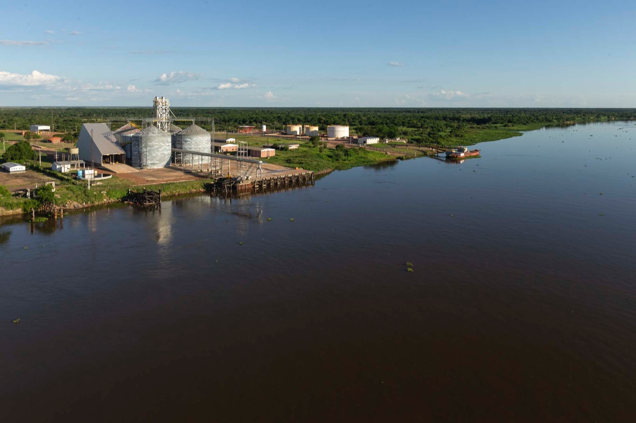 Porto de Concepción, no Paraguai, a 200 km da fronteira em Ponta Porã (MS). | Fernando Zequinão/Gazeta do Povo