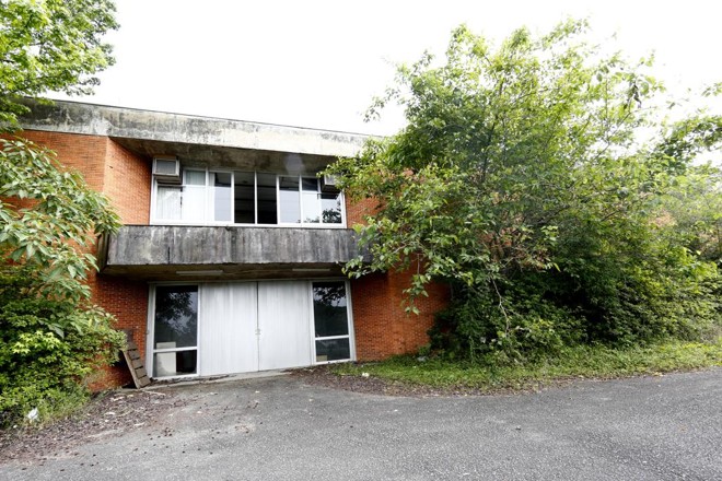 Complexo Banestado no Santa Cândida abandonado | Aniele Nascimento/Gazeta do Povo
