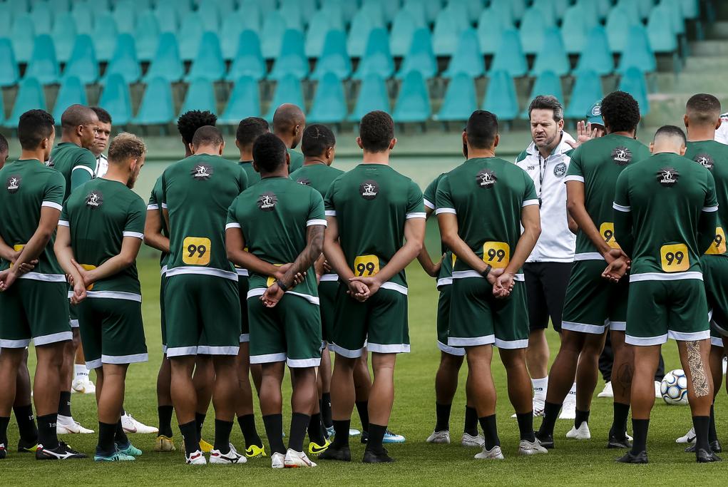 Técnico Argel e elenco do Coritiba. | André Rodrigues/Gazeta do Povo