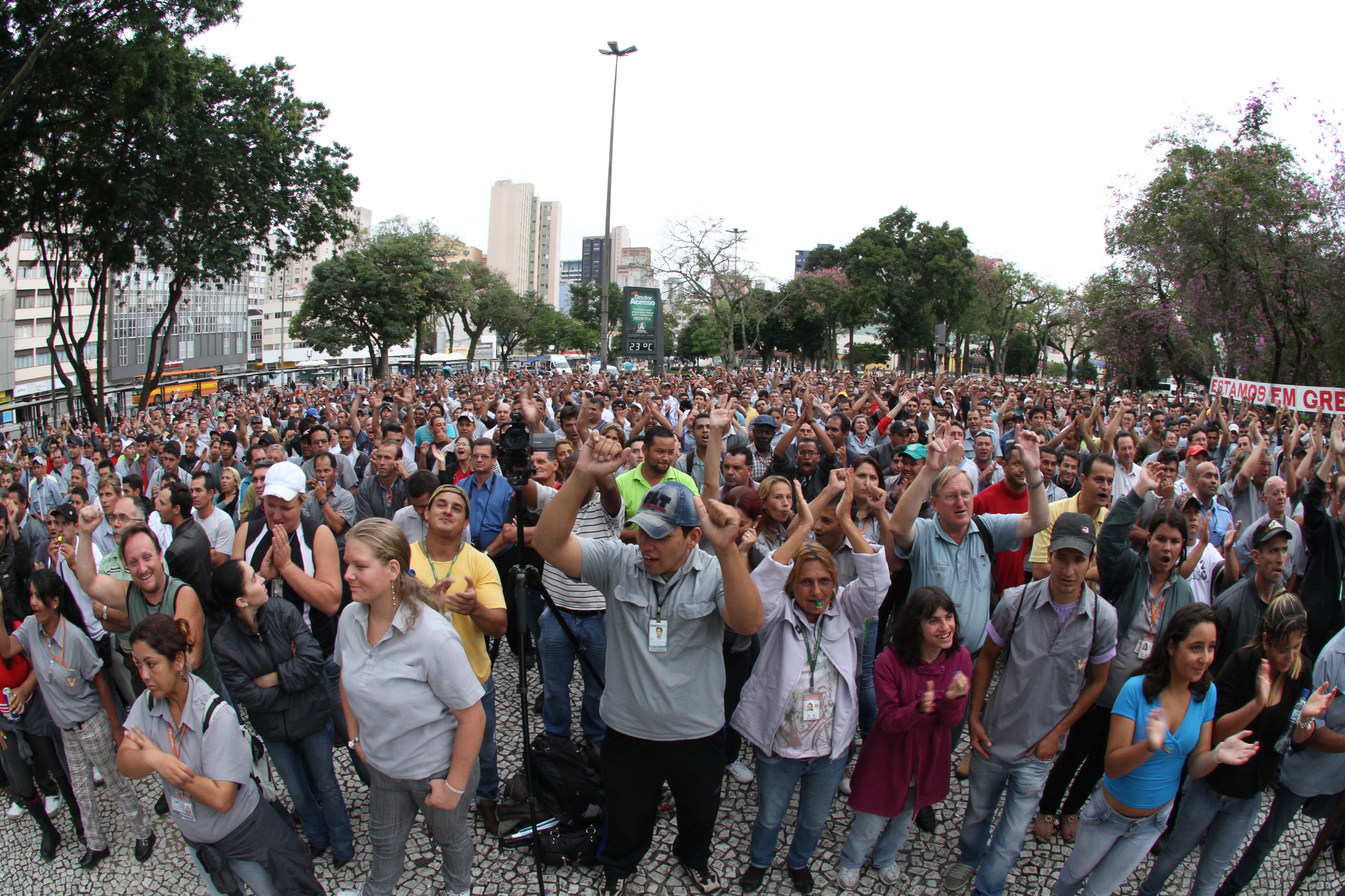 Assembleia do Sindimoc será na Praça Rui Barbosa, um dos principais destinos dos ônibus de Curitiba. | Daniel Castellano / /Gazeta do Povo / Arquivo
