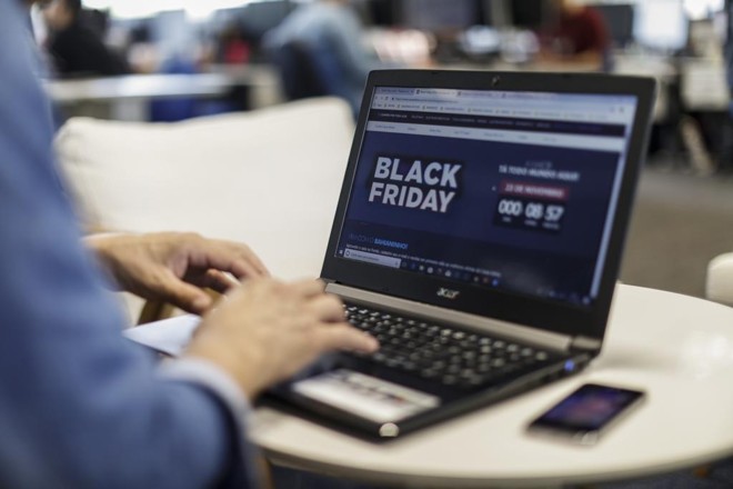 Online concentra a maior fatia das vendas na Black Friday. | Letícia Akemi/Gazeta do Povo
