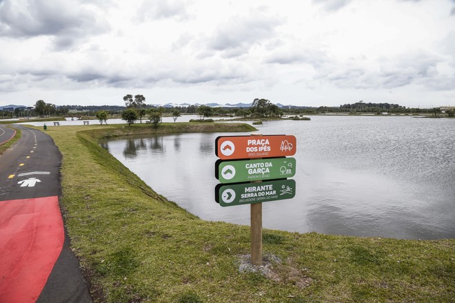 Donos dos animais de estimação terão de ficar atentos para os bichos não entrarem nos lagos do Parque das Águas. | André Rodrigues/Gazeta do Povo