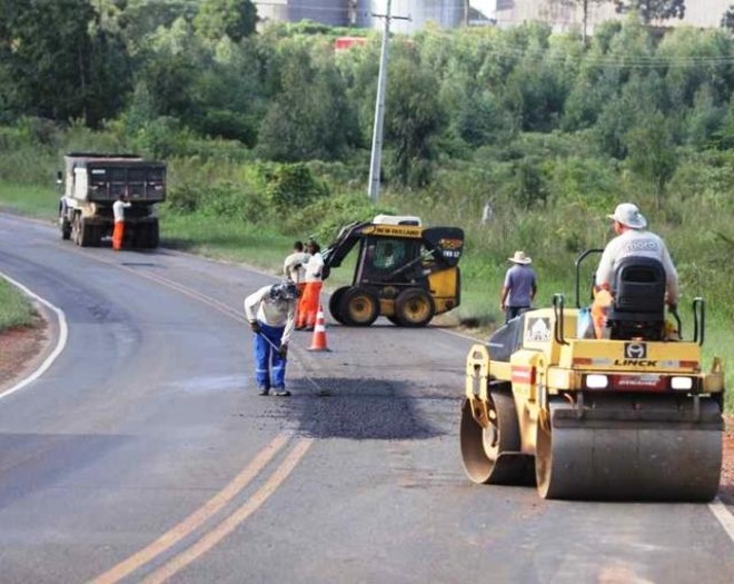 Obra de conservação rodoviária tocada pelo DER na região dos Campos Gerais. | Divulgação/TCE-PR