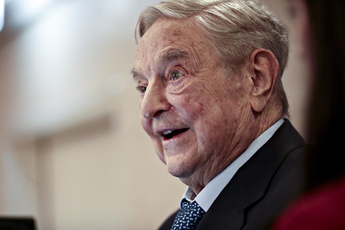O filantropo George Soros pediu que o Facebook iniciasse uma investigação interna independente de seu trabalho de relações públicas e lobby | Simon Dawson / Bloomberg