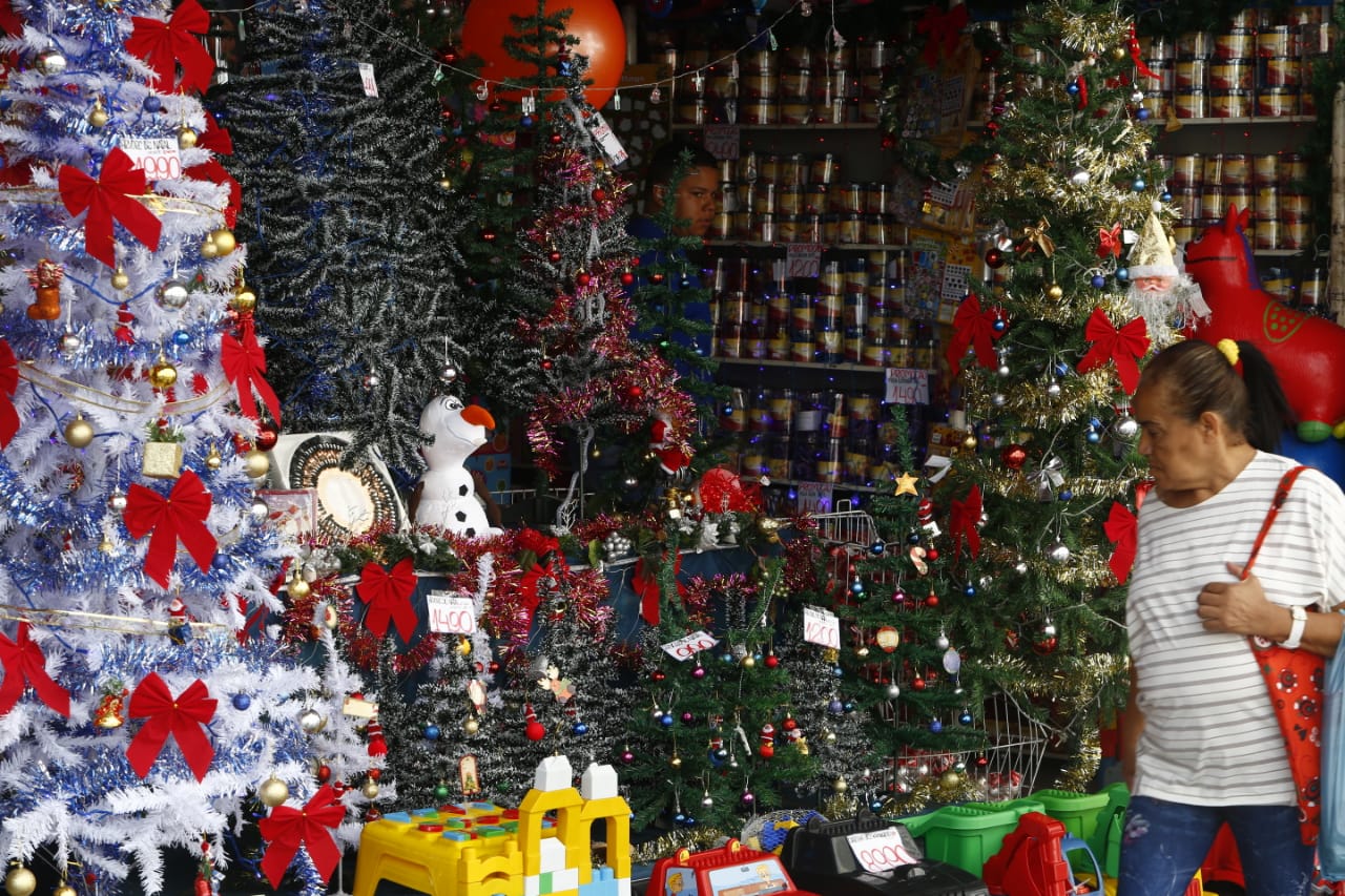 Lojas de rua de Curitiba fecharão mais tarde até o dia 24 de dezembro | Aniele Nascimento/Gazeta do Povo