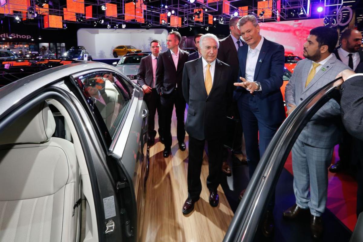 Temer visitou o Salão do Automóvel de São Paulo, onde assinou decreto que regulamenta o Rota 2030 | César Itiberê/Presidência da República