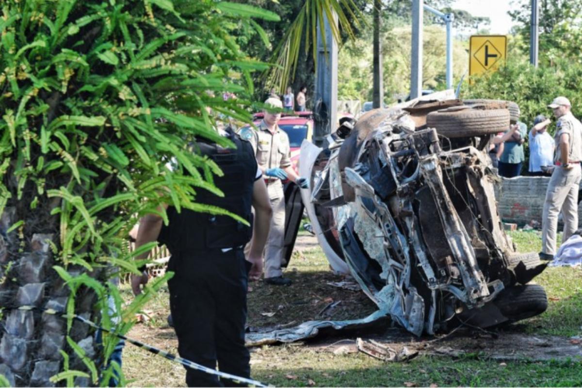 Carro ficou em quintal de casa | Denis Ferreira Neto/Tribuna do Paraná
