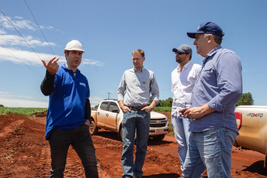 À esquerda, o engenheiro brasileiro Alessandro Nadal. À direita, Giovani Ferreira, coordenador da Expedição Safra. | Fernando Zequinão/Gazeta do Povo