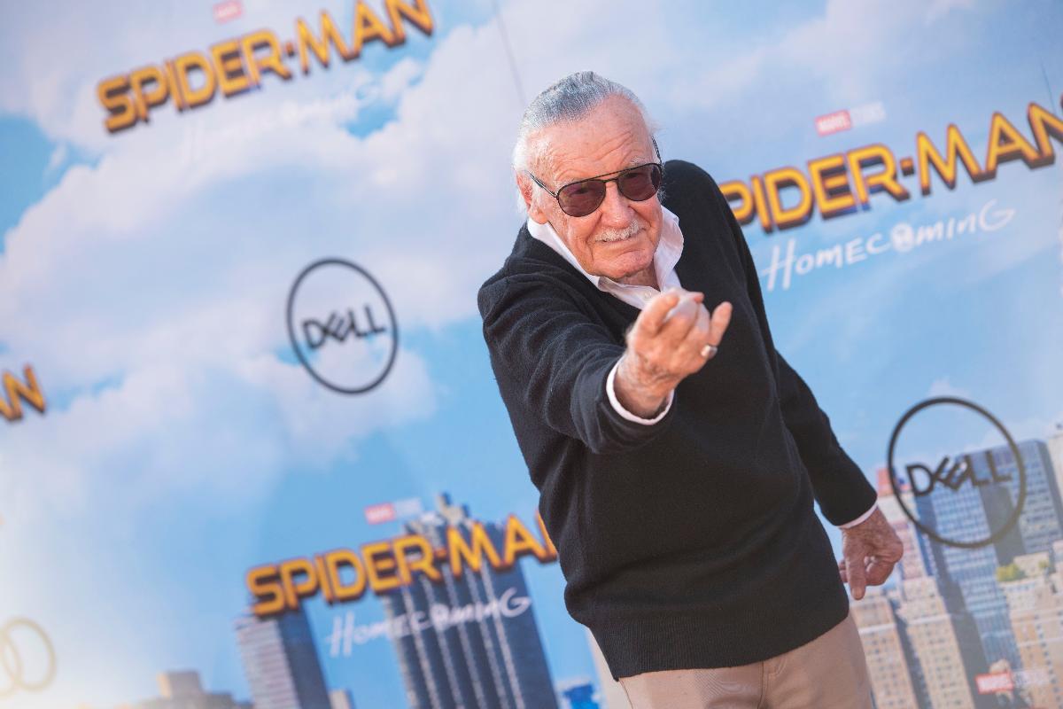 Nesta foto de arquivo de 28 de junho de 2017, o produtor executivo/quadrinista Stan Lee participa da estréia mundial de "Homem-Aranha: Homecoming" no Teatro Chinês TCL em Hollywood, Califórnia. A lenda da Marvel Stan Lee, que revolucionou a cultura pop como co-criador de super-heróis icônicos como Homem-Aranha e Hulk, que agora dominam as telas de cinema do mundo, aos 95 anos de idade. | VALERIE MACON/AFP