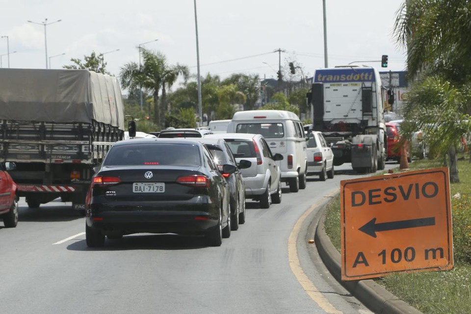 Motorista não vai precisar sair da Linha Verde, já que o desvio será dentro da própria pista. | Atila Alberti/Tribuna do Parana