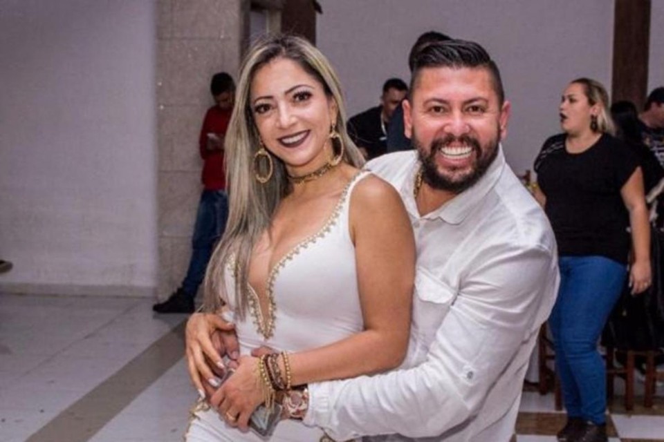 Além de Edison, também foram presas a esposa dela, Cris (na foto, com ele), e uma das filhas do casal, Allana, de 18 anos Reprodução/Whatsapp | Reprodução/Whatsapp