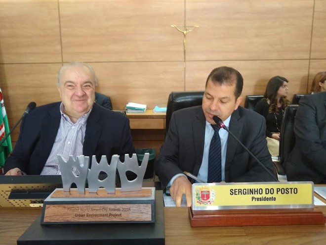 Rafael Greca ao lado de Serginho do Posto, presidente da Câmara Municipal de Curitiba. | Divulgação/CMC