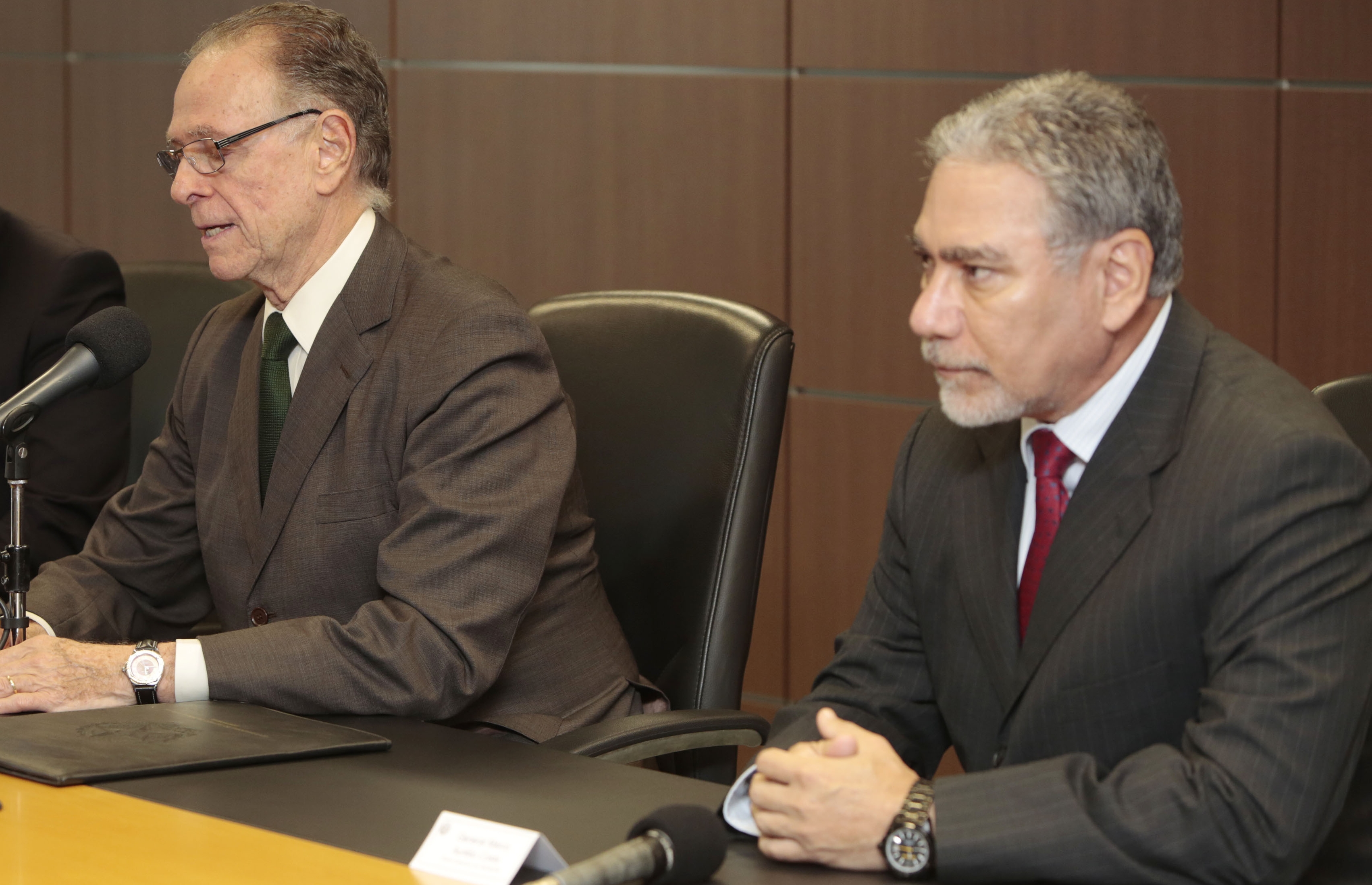 Costa Vieira (a direita) ao lado do ex-presidente do Comite Olimpico Brasileiro (COB), Carlos Arthur Nuzman. | Manoel Marques/Imprensa MG/