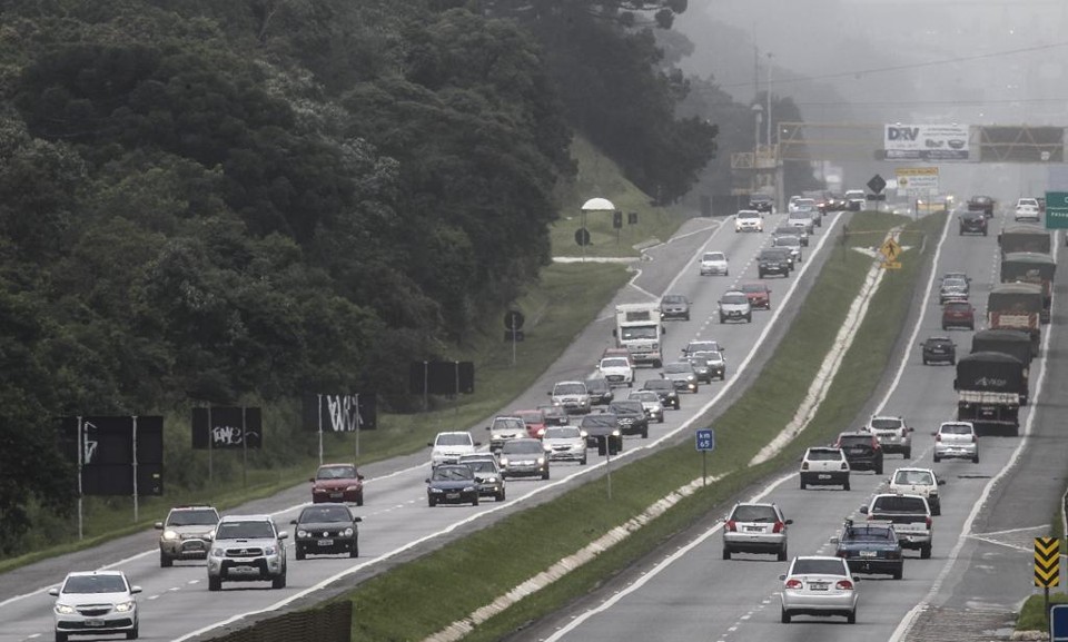 Não pagou multa de trânsito? Mais de 100 mil são inscritos em dívida ativa no Paraná 99% dos casos se devem multas de trânsito. | Jonathan campos/Gazeta do Povo/ Arquivo