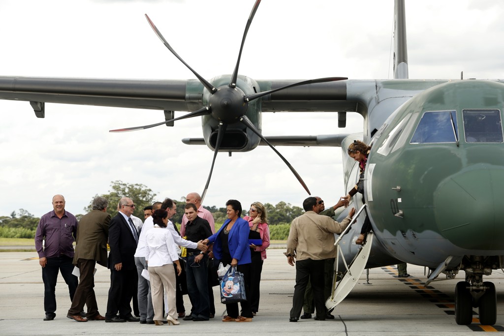 Chegada de médicos cubanos em Curitiba como parte do programa Mais Médicos. | Marcelo Andrade/Gazeta do Povo