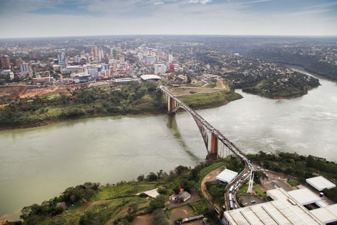 | A última ponte construída entre o Paraguai e o Brasil foi feita há 53 anos, que é a Ponte da Amizade. Foto: Kiko Sierich/Gazeta do Povo/ Arquivo