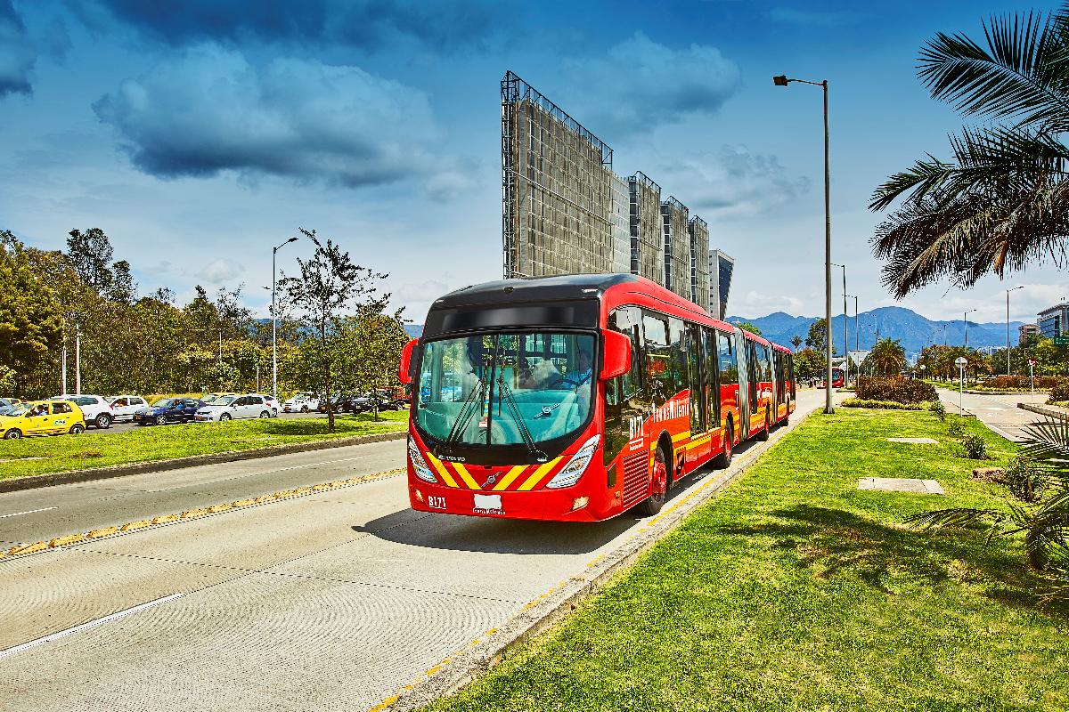 Ônibus biarticulado da Volvo que serão utilizados no sistema Transmilenio, em Bogotá | Divulgação/Volvo