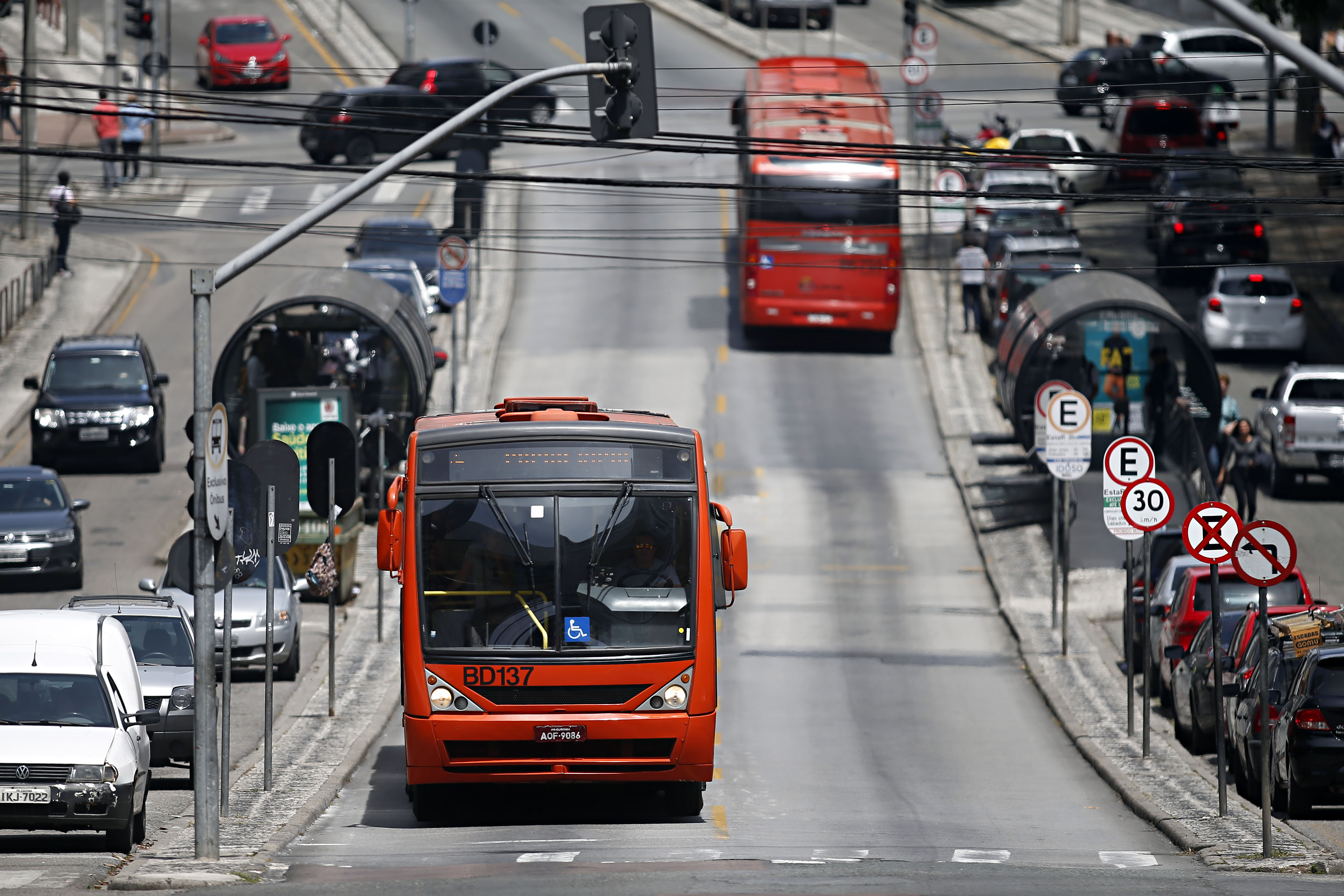 Linhas especiais começam a circular a partir das 10h | Albari Rosa/Gazeta do Povo