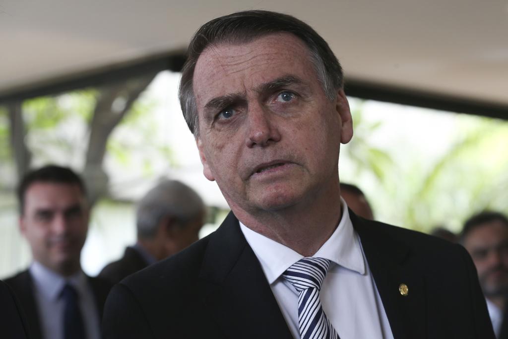 A cirurgia que Jair Bolsonaro precisa fazer consiste em abrir o abdome, retirar a bolsa que coleta suas fezes e religar as alças do intestino grosso. | Antonio Cruz/Agência Brasil