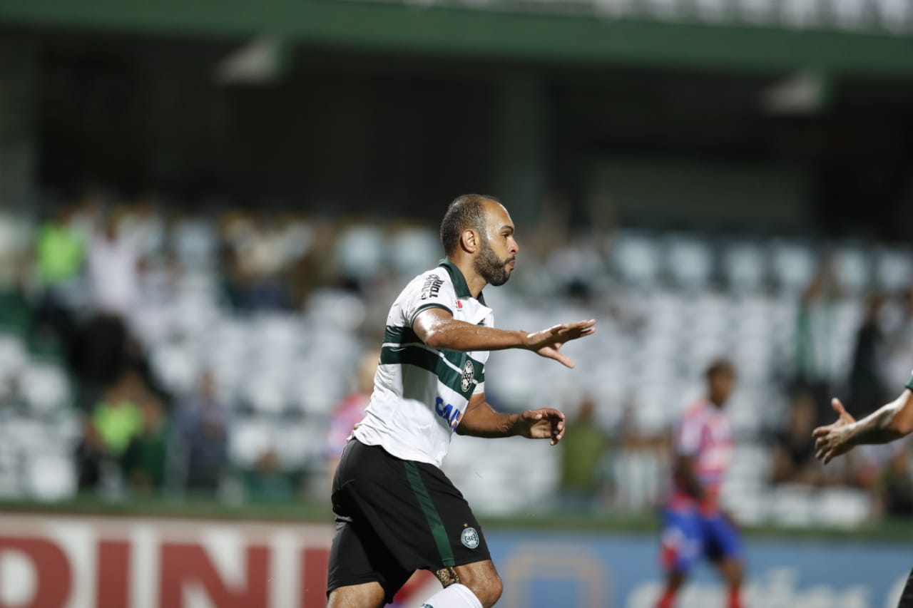 Alecsandro marcou o gol da vitória do Coritiba. | Marcelo Andrade/Gazeta do Povo/