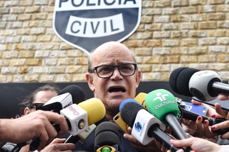 O delegado Amadeu Trevisan, responsável pelas investigações da morte do jogador Daniel, durante entrevista coletiva | Denis Ferreira Neto/Tribuna do Paraná