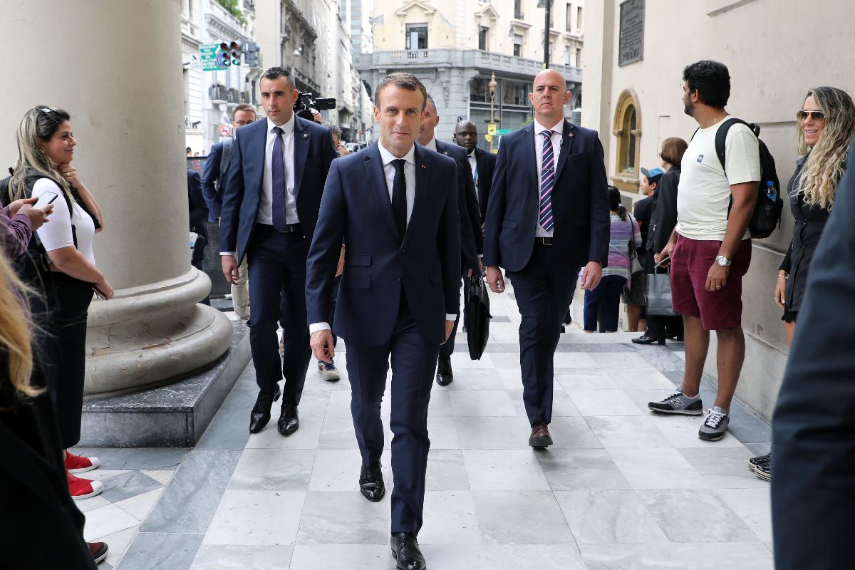 O presidente francês Emmanuel Macron chega à Catedral Metropolitana na capital argentina | LUDOVIC MARIN / AFP