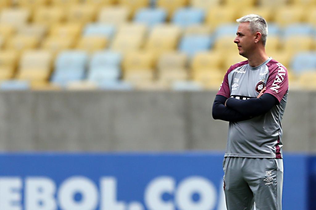 Tiago Nunes, técnico do Atlético. | Albari Rosa/Tribuna do Paraná
