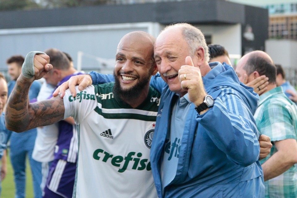 Felipão comemora o título brasileiro de 2018 com o jogador Felipe Melo. | RUDY TRINDADE/ESTADÃO CONTEÚDO