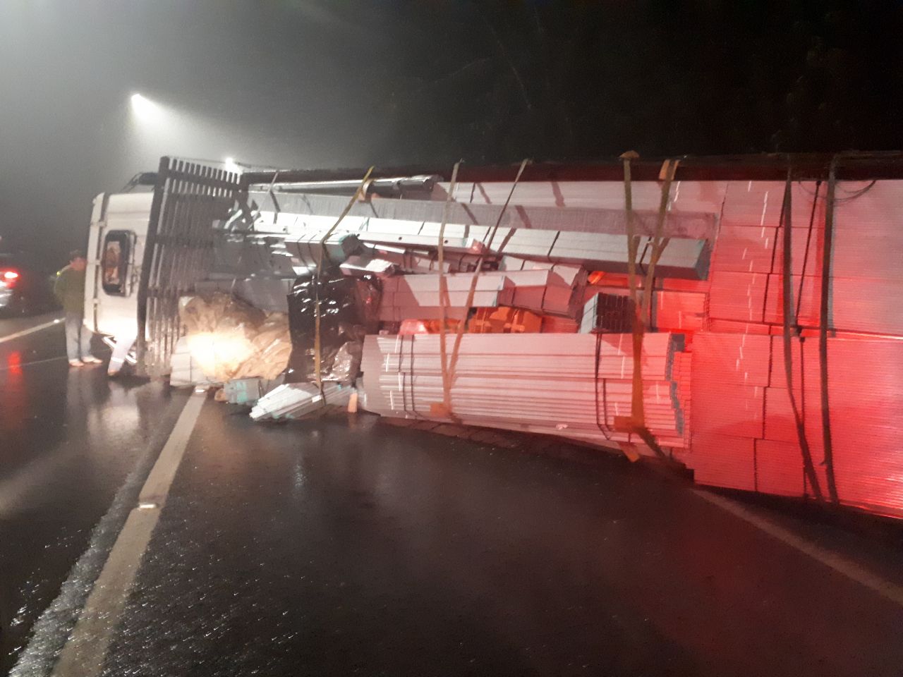 O acidente foi registrado por volta das 21h30 desta quarta-feira (21) | PRF/Divulgação