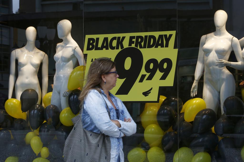 Vitrine exibe promoção da Black Friday. | Aniele Nascimento/Gazeta do Povo