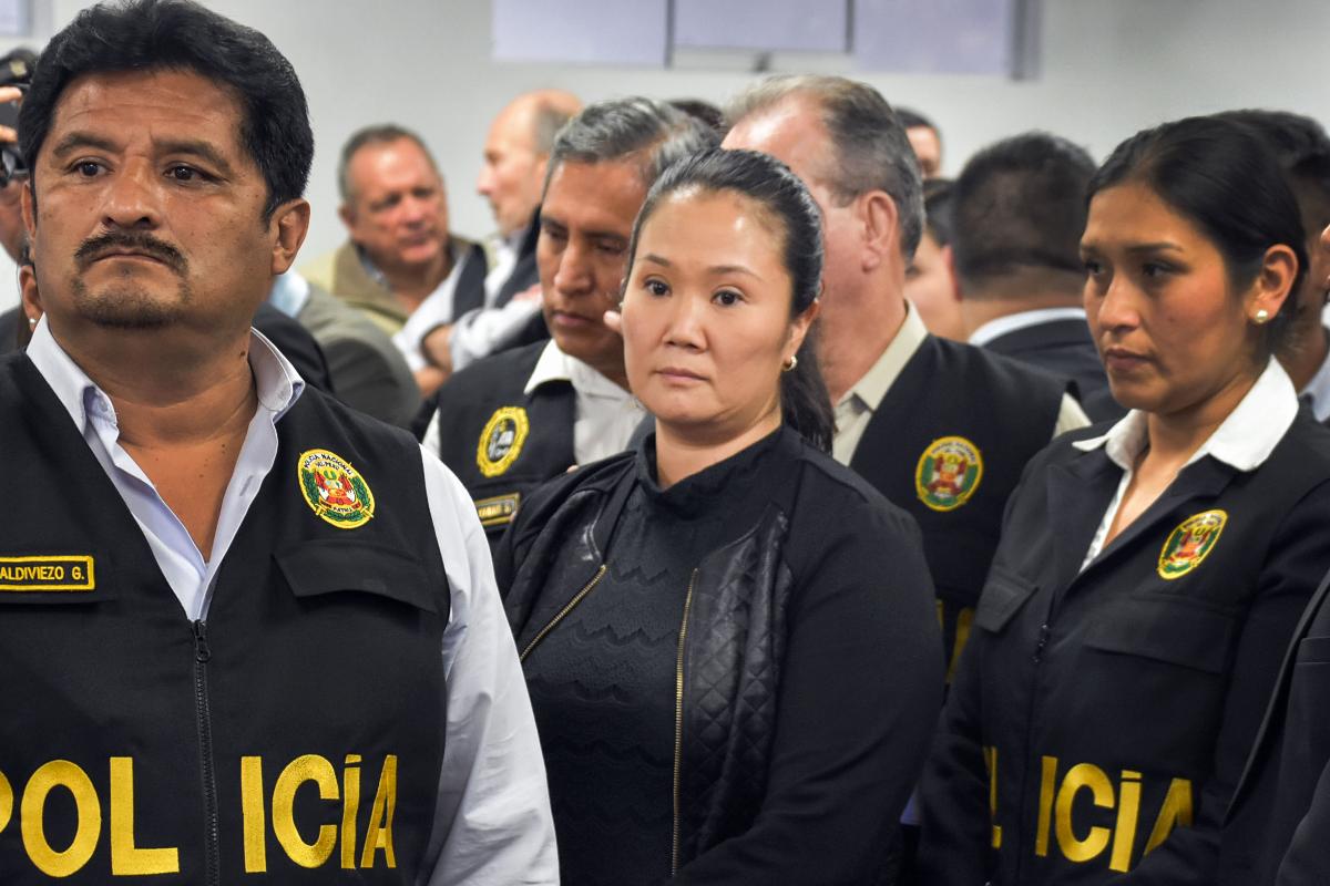 A filha do ex-presidente peruano Alberto Fujimori, Keiko Fujimori, durante audiência em tribunal em Lima, em 31 de outubro | AFP / Justiça do Peru
