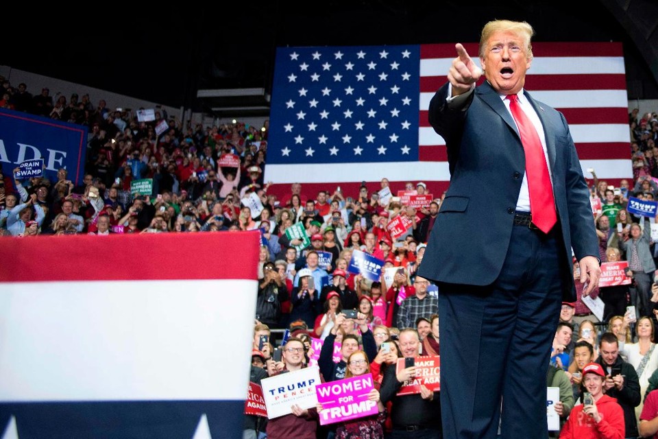 O presidente dos EUA, Donald Trump, em um comício em Fort Wayne, em Indiana, nesta segunda-feira (5) | JIM WATSON/AFP