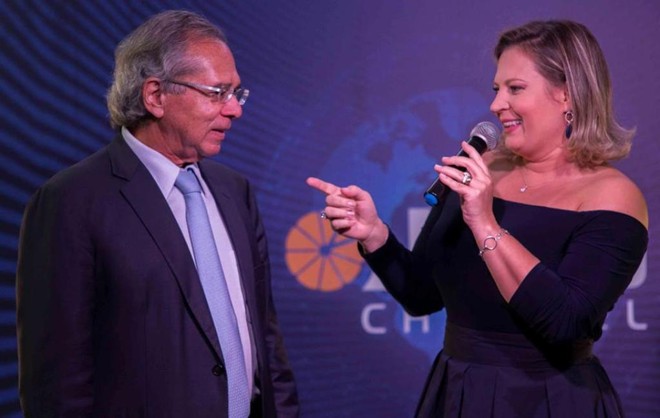 Joice Hasselmann, durante entrevista com o futuro ministro da Economia, Paulo Guedes | Facebook/Joice Hasselmann