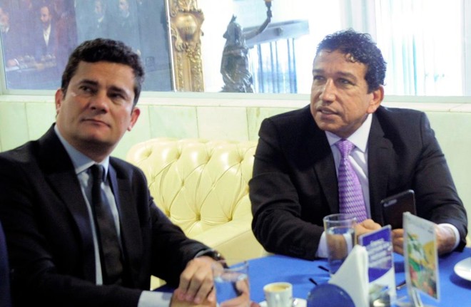 Senador Magno Malta (PR-ES) reunido com Sérgio Moro durante visita do juiz federal ao Senado. Moro aceitou convite para o Ministério da Justiça. Malta deve assumir ‘Ministério da Família’. | /Agência Senado