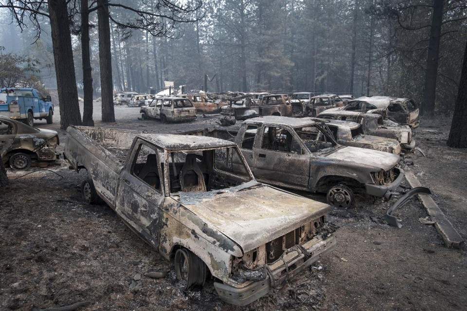 Veículos queimados após incêndio ter destruído totalmente a cidade de Paradise, na Califórnia | David Paul Morris/Bloomberg