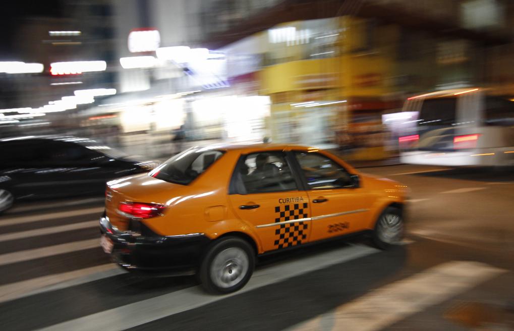 Cerca de 3 mil táxis de Curitiba estão liberados a fazer corridas com bandeira 1 em dezembro. | Daniel Castellano / AGP/Daniel Castellano / AGP