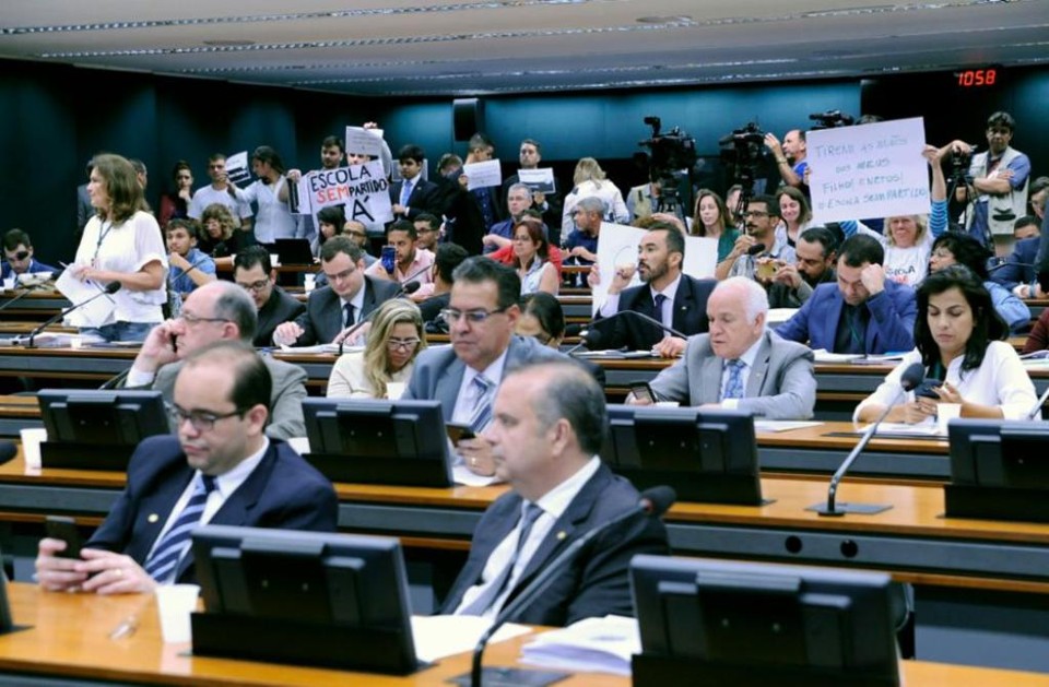 Manifestantes favoráveis e contrários ao projeto “Escola sem Partido “ protestaram dentro e fora da sessão | Cleia Viana /Câmata dos Deputados