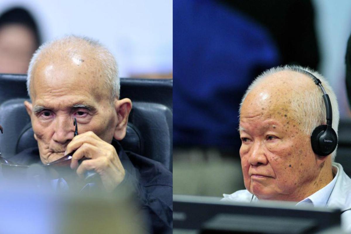 Ex-líderes do Khmer Vermelho, Nuon Chea (esquerda) e Khieu Samphan, durante o julgamento em Phnom Penh, Camboja | Mark PetersAFP