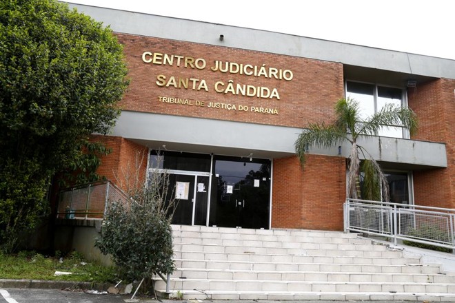 Complexo Banestado no Santa Cândida abandonado | Aniele Nascimento/Gazeta do Povo