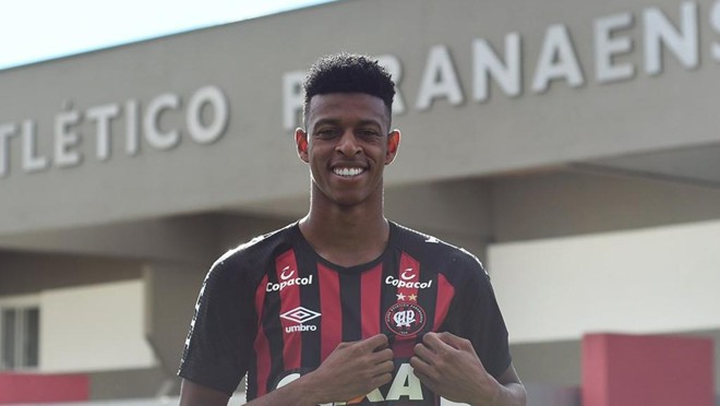 Robson Bambu, zagueiro. | Site oficial do Atlético