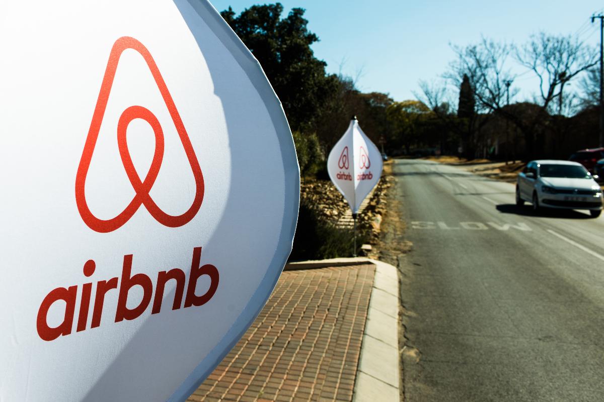Airbnb planeja começar a vender casas no próximo ano | Waldo Swiegers/Bloomberg
