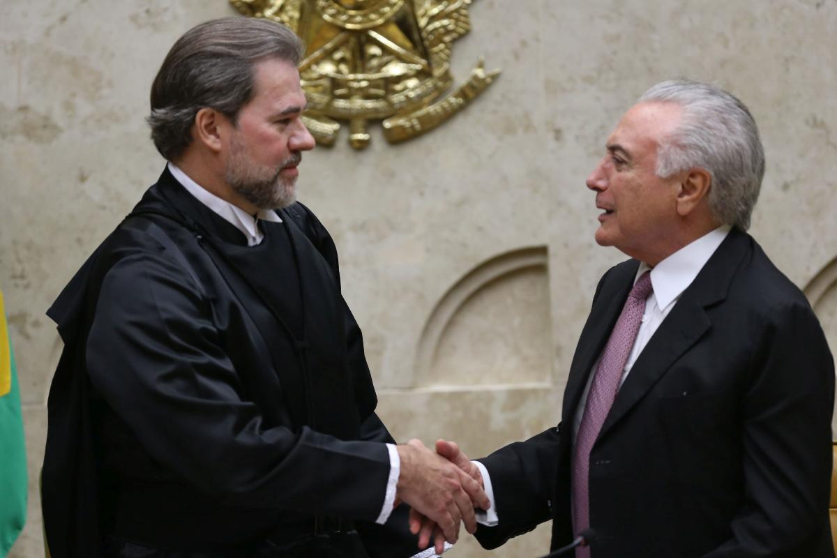 O chargista Paixão está de férias | Fabio Rodrigues PozzebomAgência Brasil